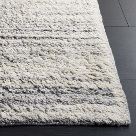 Safavieh Vermont 4'-0" x 6'-0" Rug in Ivory / Grey
