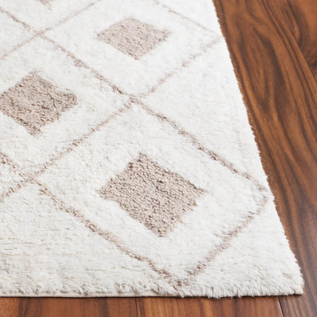 Safavieh Vermont 4'-0" x 6'-0" Rug in Ivory / Beige