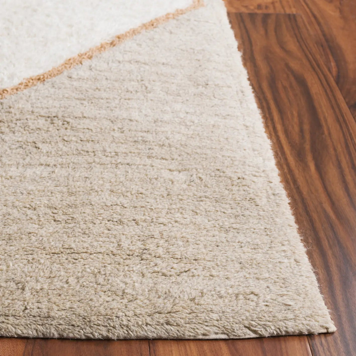 Safavieh Vermont 4'-0" x 6'-0" Rug in Ivory / Brown