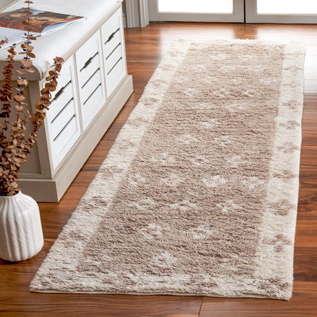Safavieh Vermont 2'-3" x 8'-0" Rug in Beige / Ivory