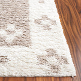 Safavieh Vermont 4'-0" x 6'-0" Rug in Beige / Ivory