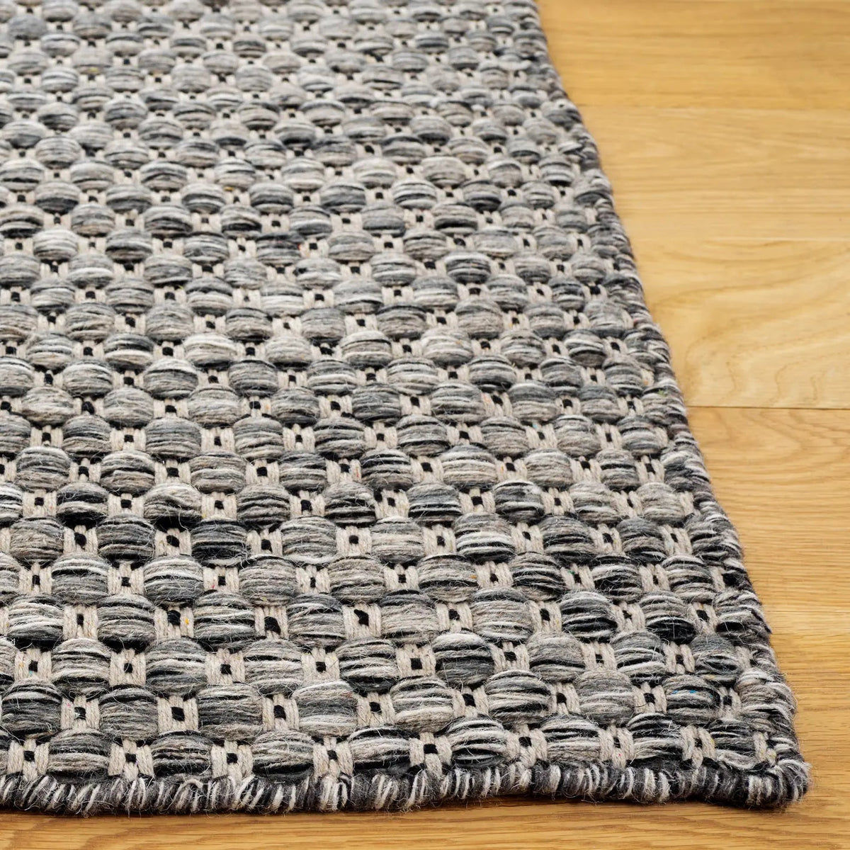 Safavieh Vermont 4'-0" x 6'-0" Rug in Grey