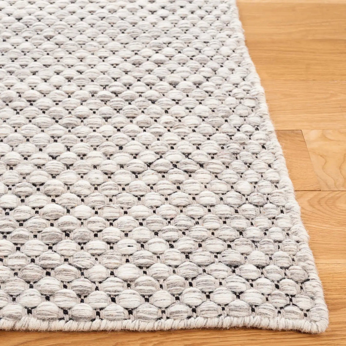 Safavieh Vermont 4'-0" x 6'-0" Rug in Light Grey / Ivory