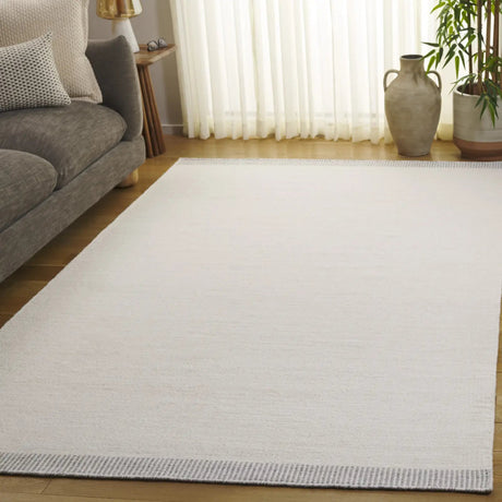 Safavieh Vermont 4'-0" x 6'-0" Rug in Ivory / Grey