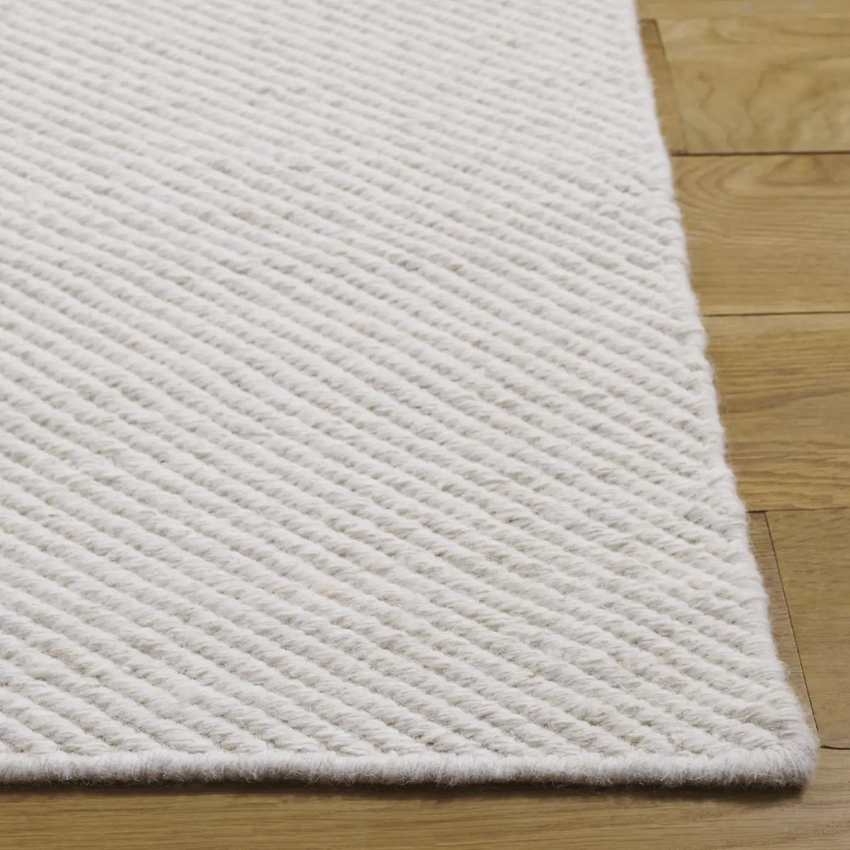 Safavieh Vermont 4'-0" x 6'-0" Rug in Ivory