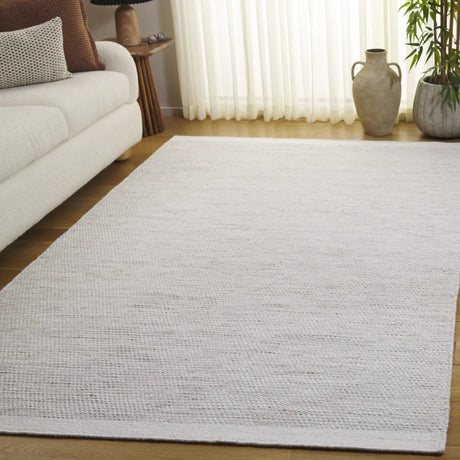 Safavieh Vermont 4'-0" x 6'-0" Rug in Ivory / Beige