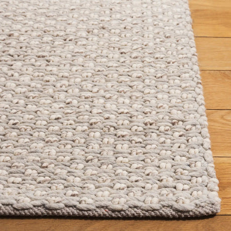 Safavieh Vermont 4'-0" x 6'-0" Rug in Silver / Ivory