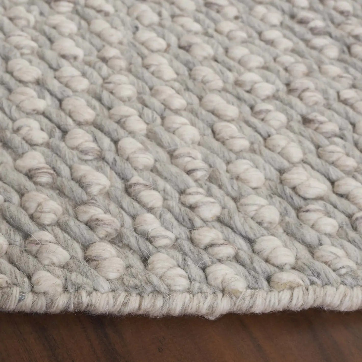 Safavieh Vermont 6'-0" x 6'-0" Rug in Silver / Ivory