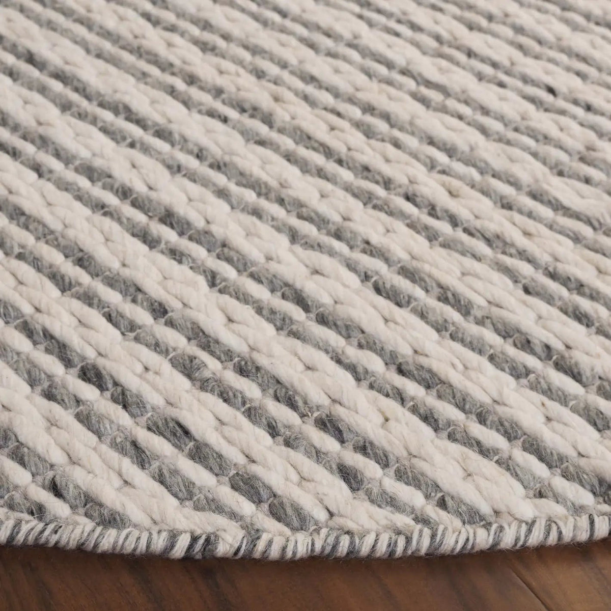 Safavieh Vermont 6'-0" x 6'-0" Rug in Silver / Ivory