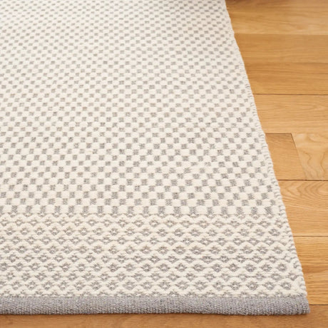 Safavieh Vermont 4'-0" x 6'-0" Rug in Grey / Ivory