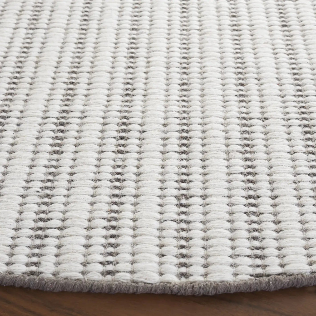 Safavieh Vermont 6'-0" x 6'-0" Rug in Beige / Ivory