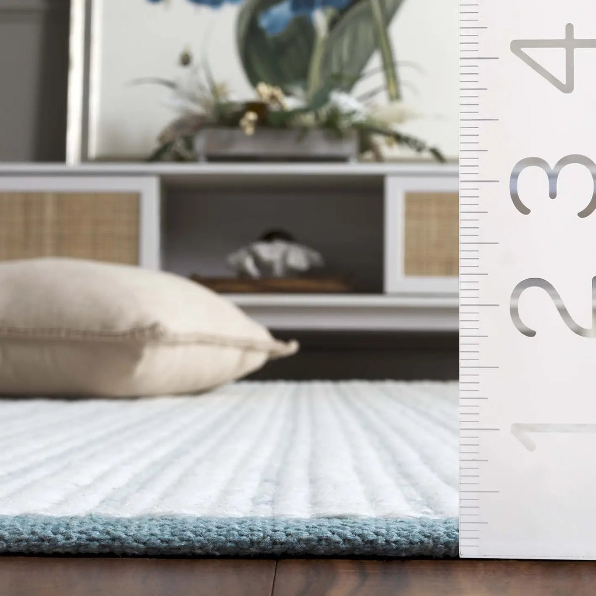 Safavieh Vermont 4'-0" x 6'-0" Rug in Turquoise / Ivory