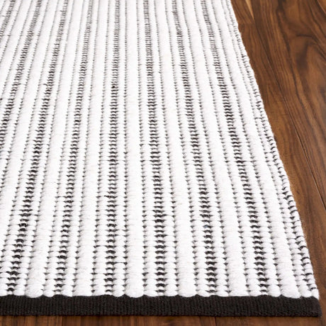 Safavieh Vermont 4'-0" x 6'-0" Rug in Brown / Ivory