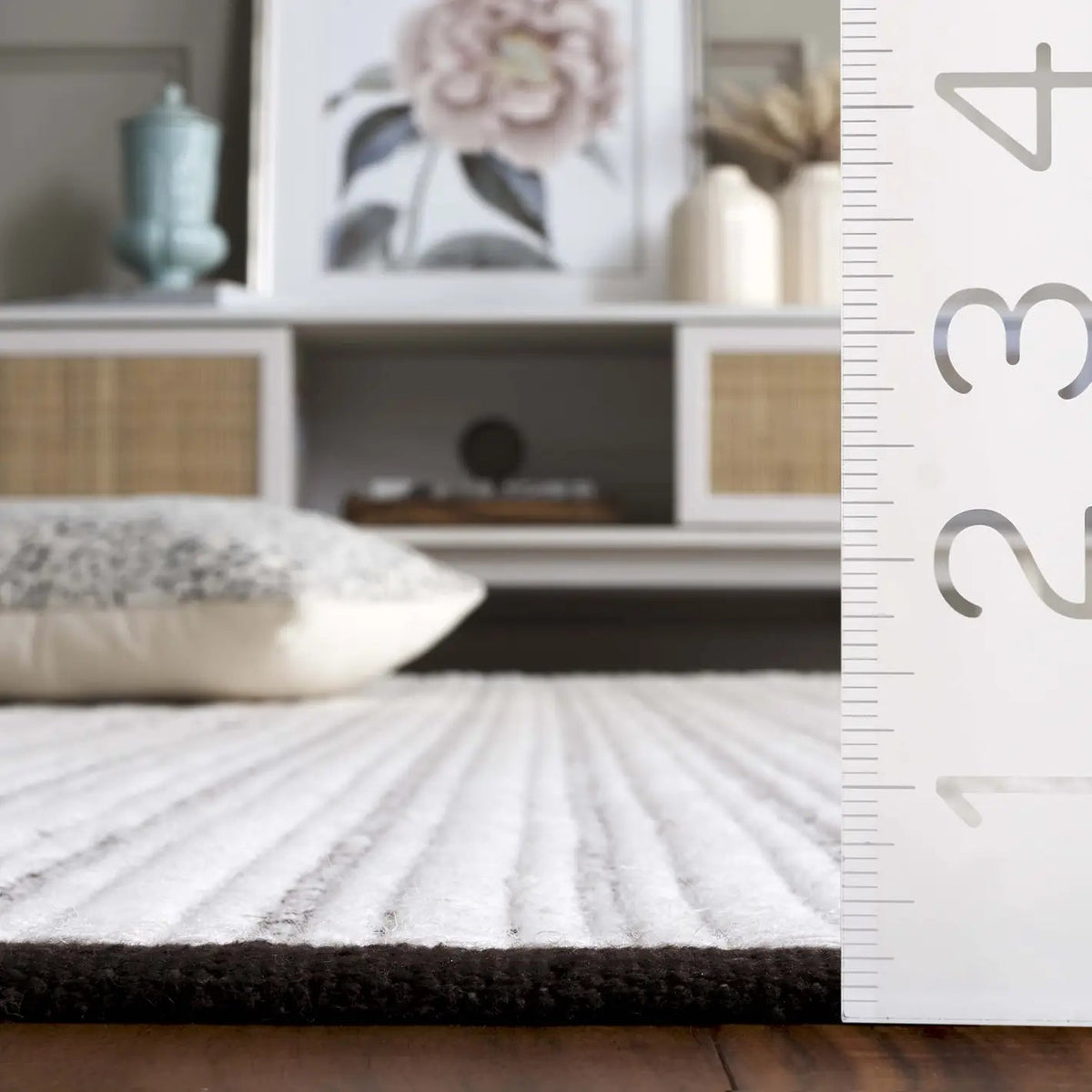 Safavieh Vermont 4'-0" x 6'-0" Rug in Brown / Ivory