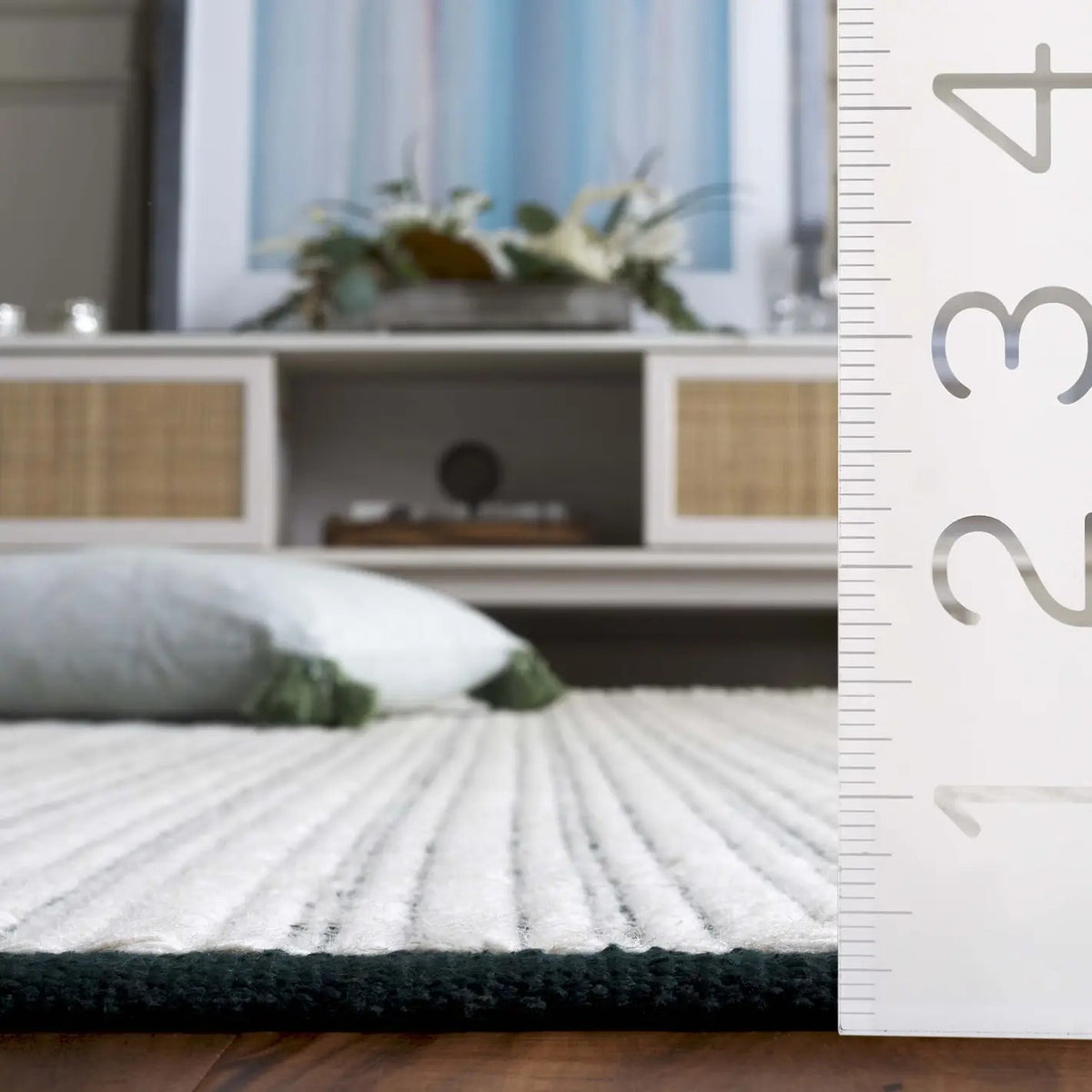 Safavieh Vermont 4'-0" x 6'-0" Rug in Green / Ivory