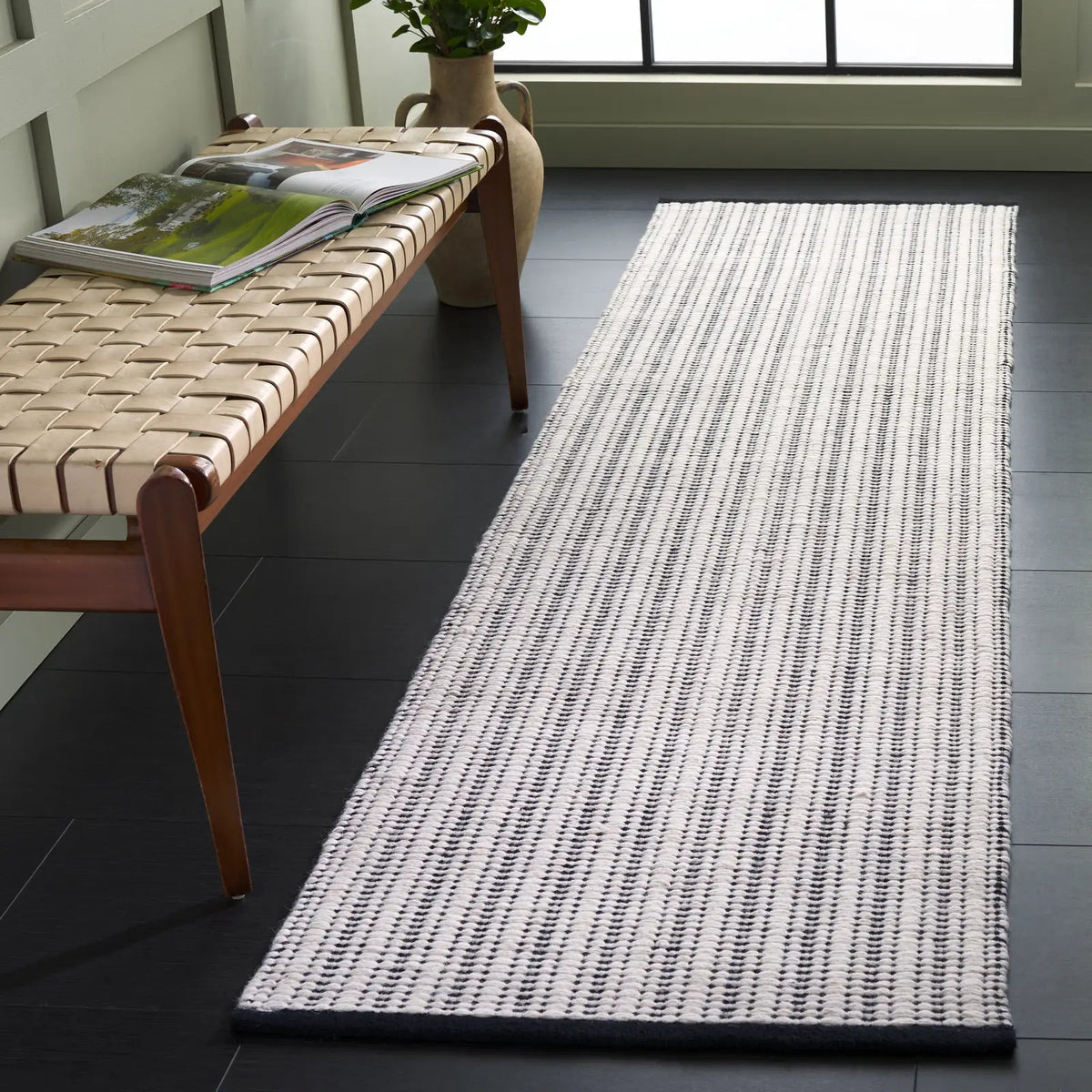 Safavieh Vermont 2'-3" x 8'-0" Rug in Black / Ivory