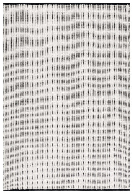 Safavieh Vermont 4'-0" x 6'-0" Rug in Black / Ivory