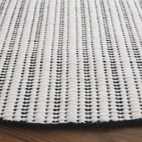 Safavieh Vermont 6'-0" x 6'-0" Rug in Black / Ivory
