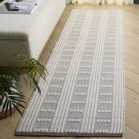 Safavieh Vermont 2'-3" x 8'-0" Rug in Brown / Ivory