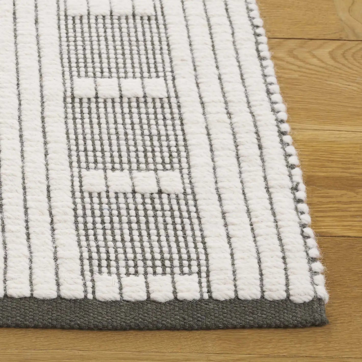 Safavieh Vermont 4'-0" x 6'-0" Rug in Olive / Ivory