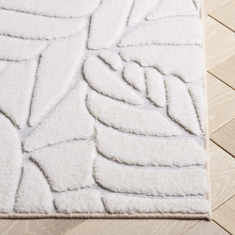 Safavieh Versailles 4'-0" x 6'-0" Rug in Ivory