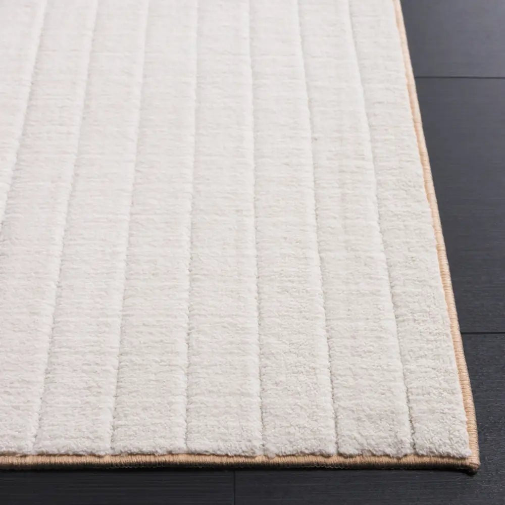 Safavieh Versailles 5'-0" x 8'-0" Rug in Ivory