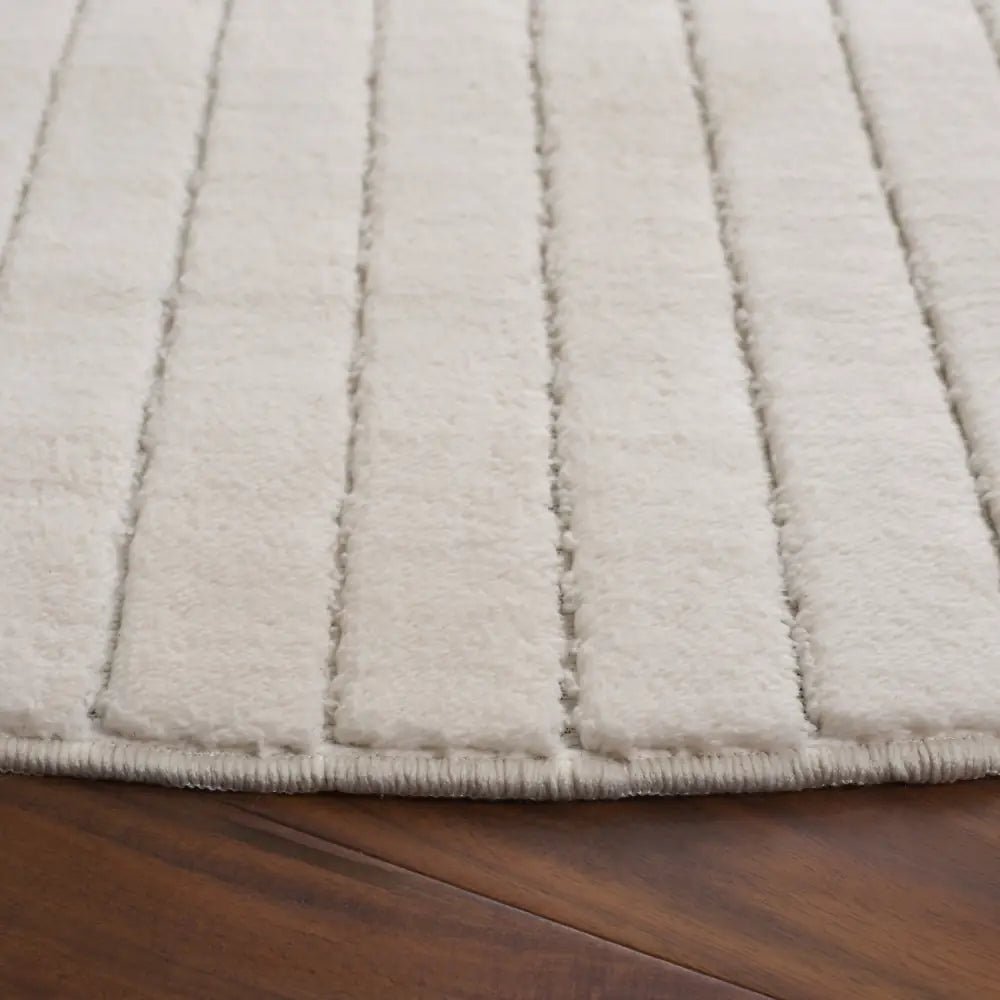 Safavieh Versailles 6'-0" x 6'-0" Rug in Ivory