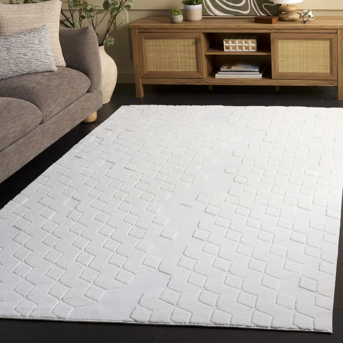 Safavieh Versailles 4'-0" x 6'-0" Rug in Ivory