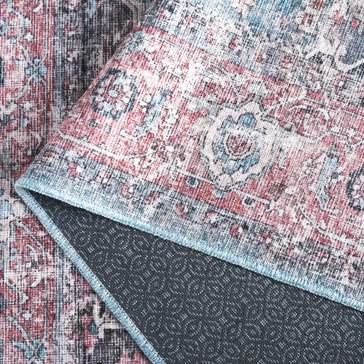 Safavieh Vintage Heriz 800 5'-3" x 7'-6" Rug in Blue / Red