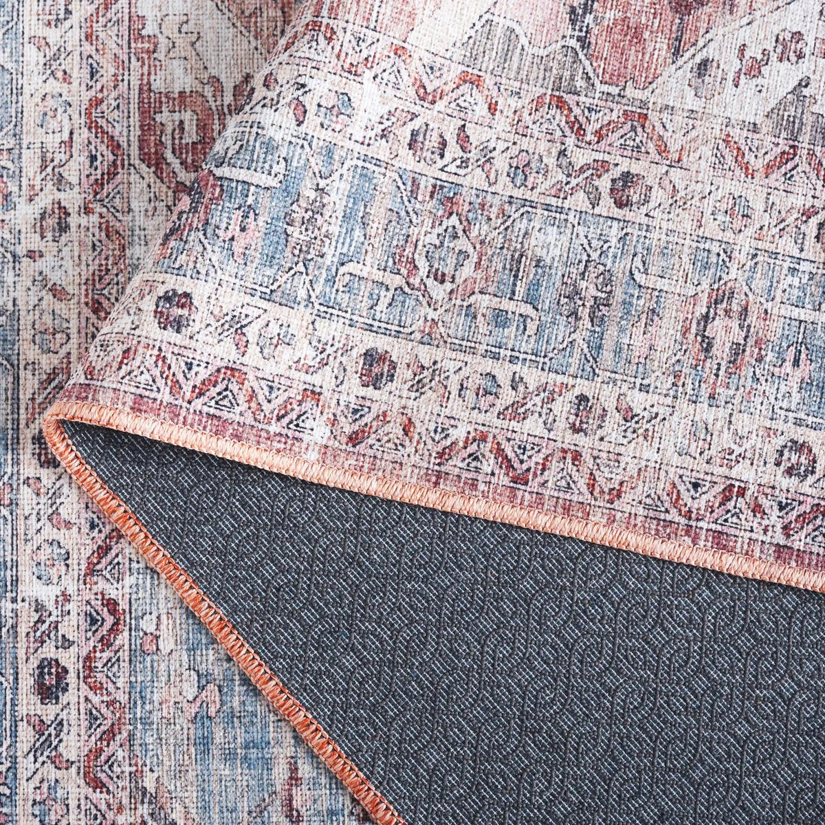 Safavieh Vintage Heriz 800 5'-3" x 7'-6" Rug in Blue / Red