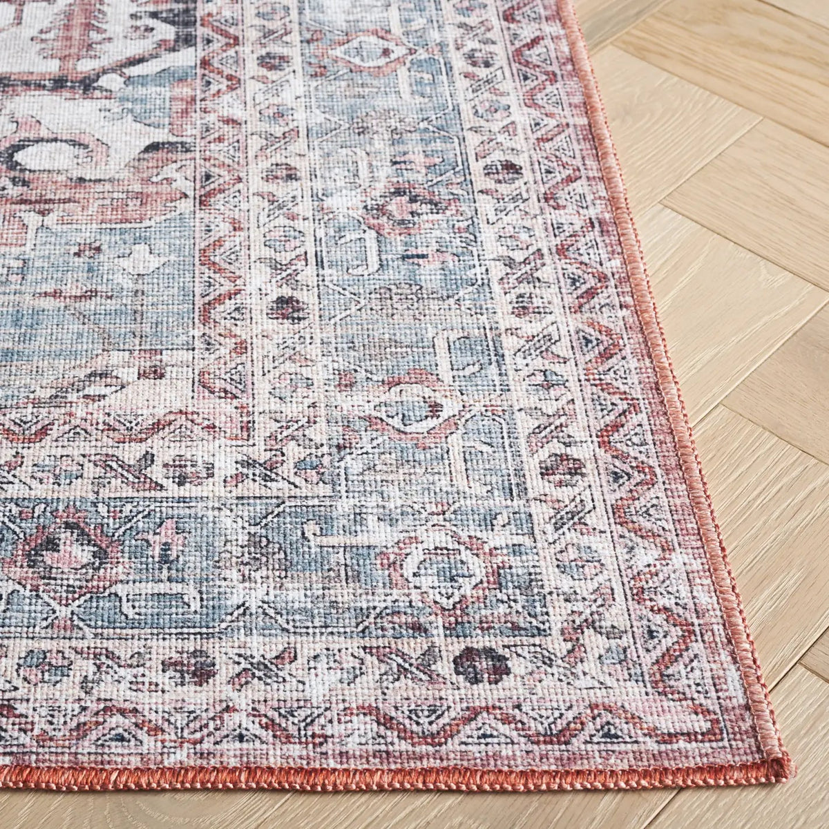 Safavieh Vintage Heriz 800 5'-3" x 7'-6" Rug in Blue / Red