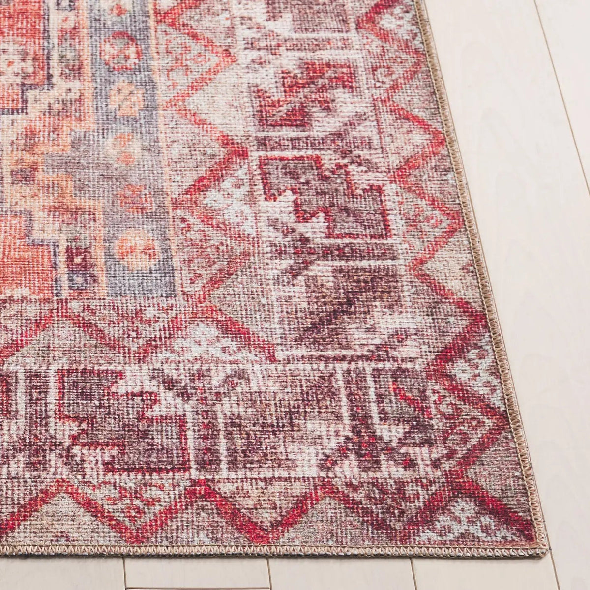 Safavieh Vintage Serapi 600 5'-1" x 7'-6" Rug in Red / Blue