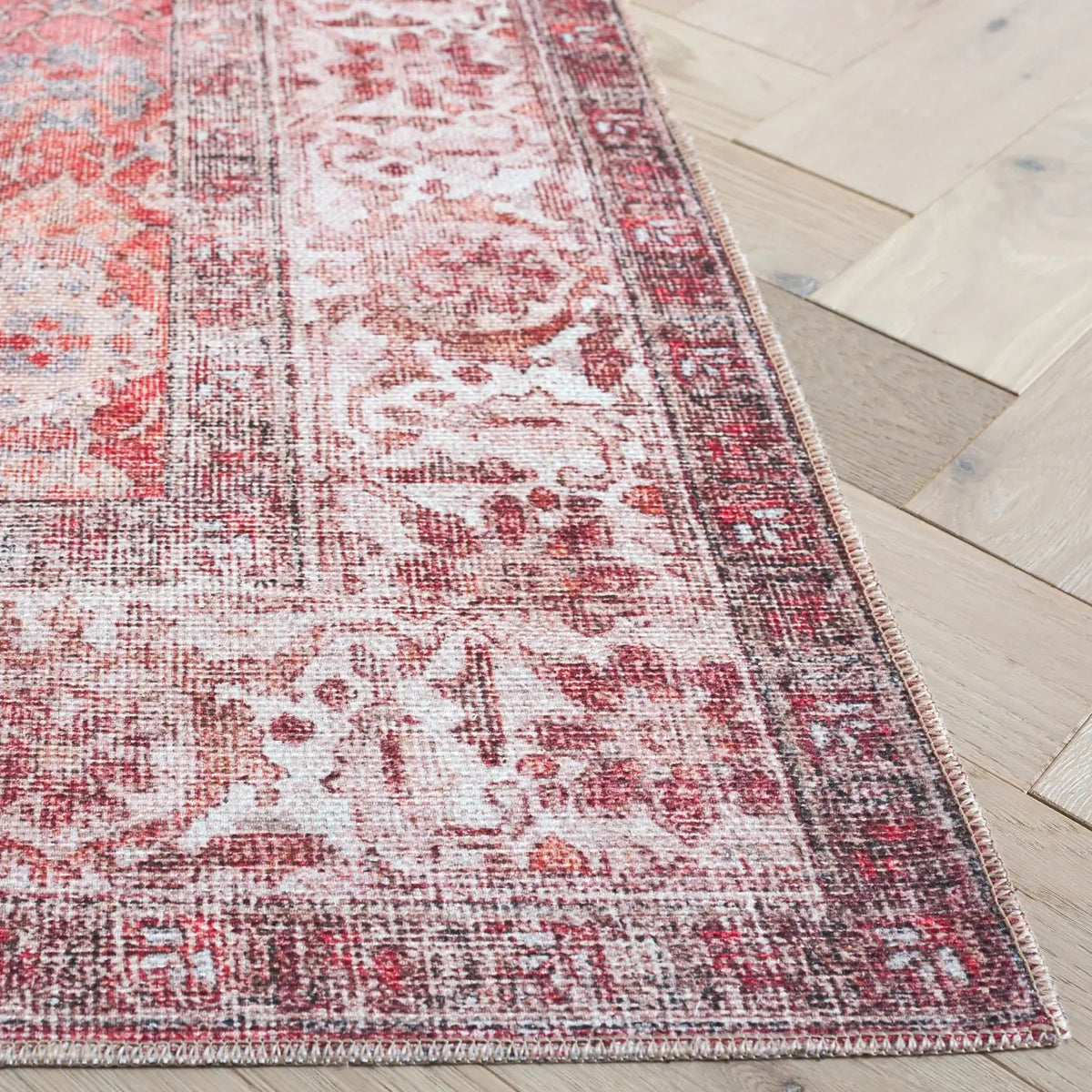 Safavieh Vintage Serapi 600 6'-0" x 9'-0" Rug in Red / Navy