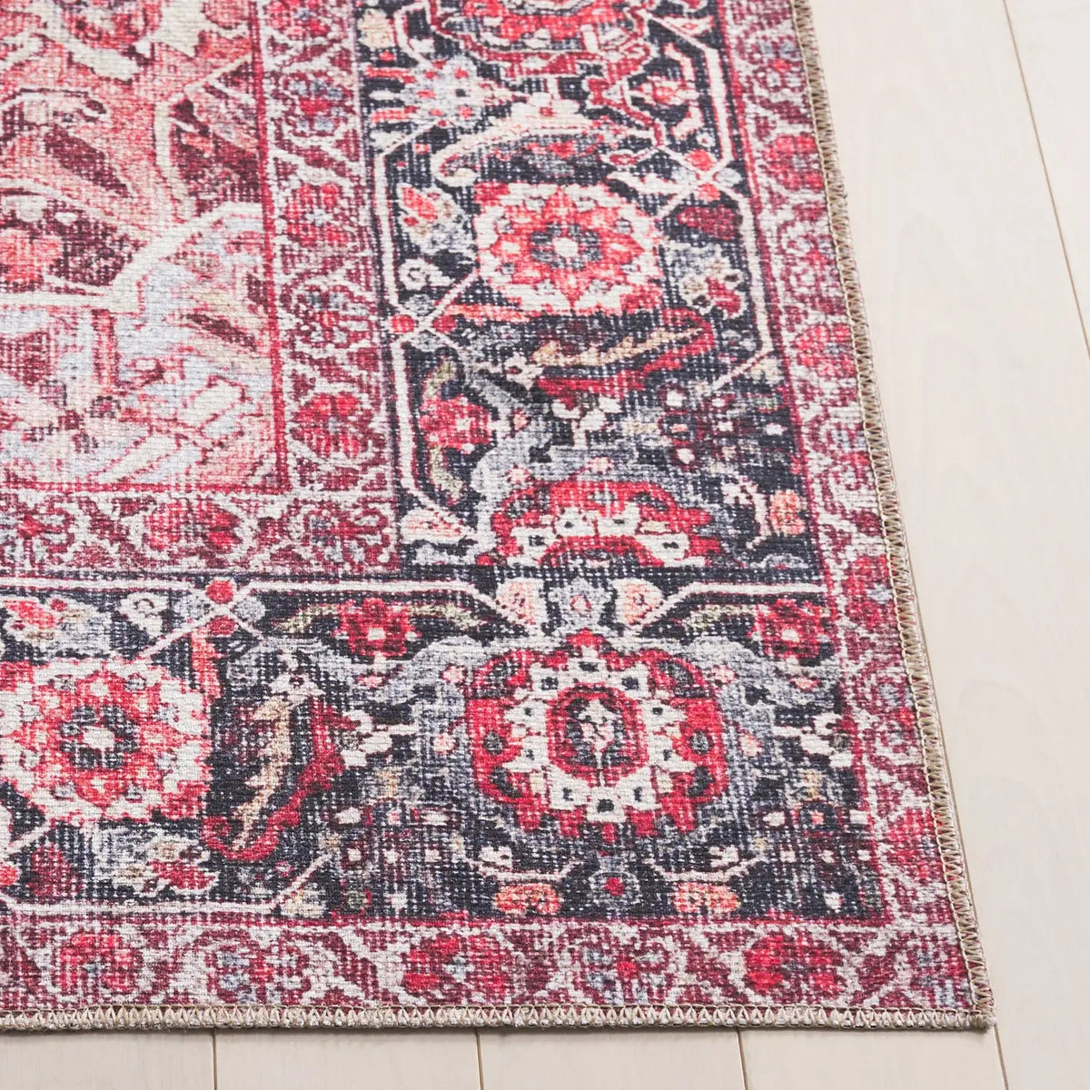 Safavieh Vintage Serapi 600 5'-1" x 7'-6" Rug in Pink / Blue