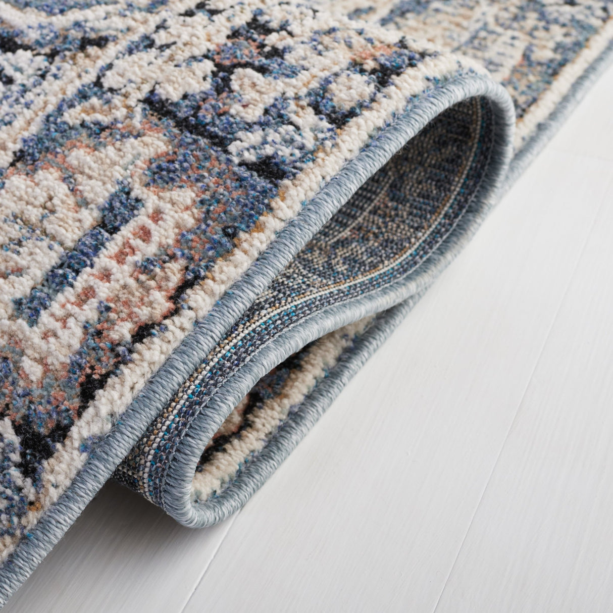 Safavieh Vivaldi Viv561N Navy/Ivory Rug.