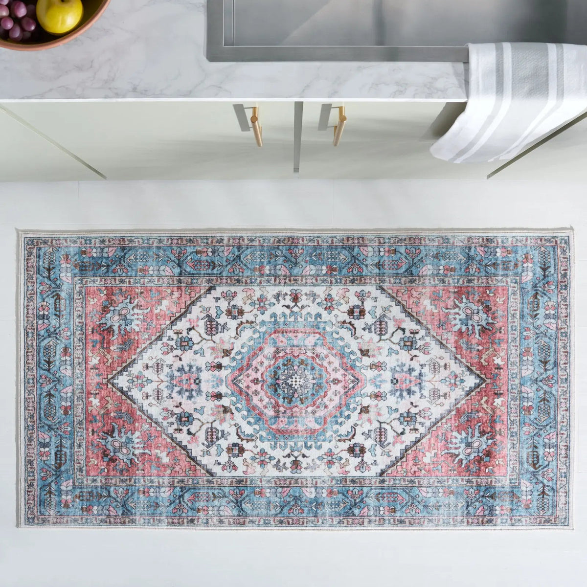Safavieh Washable Printed Rug 3'-0" x 5'-0" Rug in Turquoise / Red