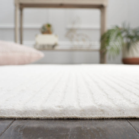 Safavieh Whisper Whs562A Ivory Rug.