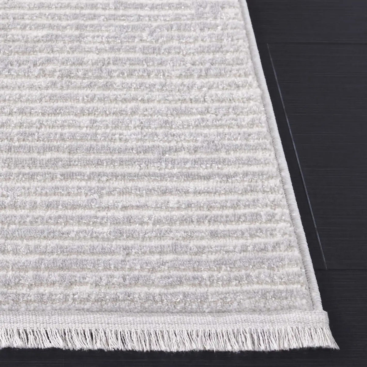 Safavieh Whisper 4'-0" x 6'-0" Rug in Grey / Ivory