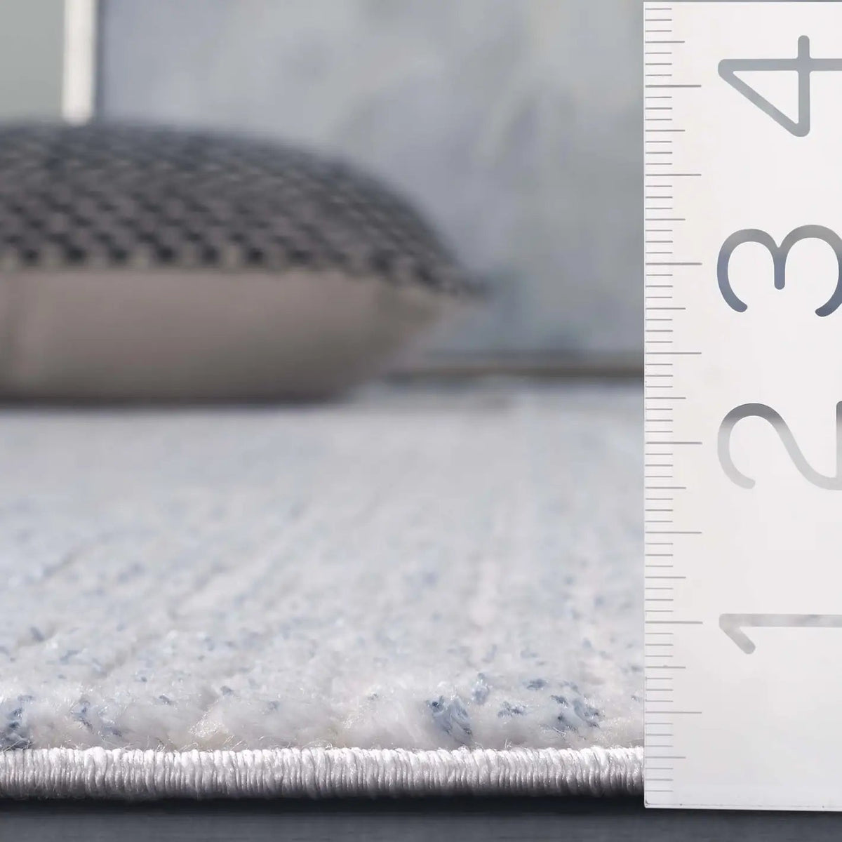 Safavieh Whisper 4'-0" x 6'-0" Rug in Blue / Grey