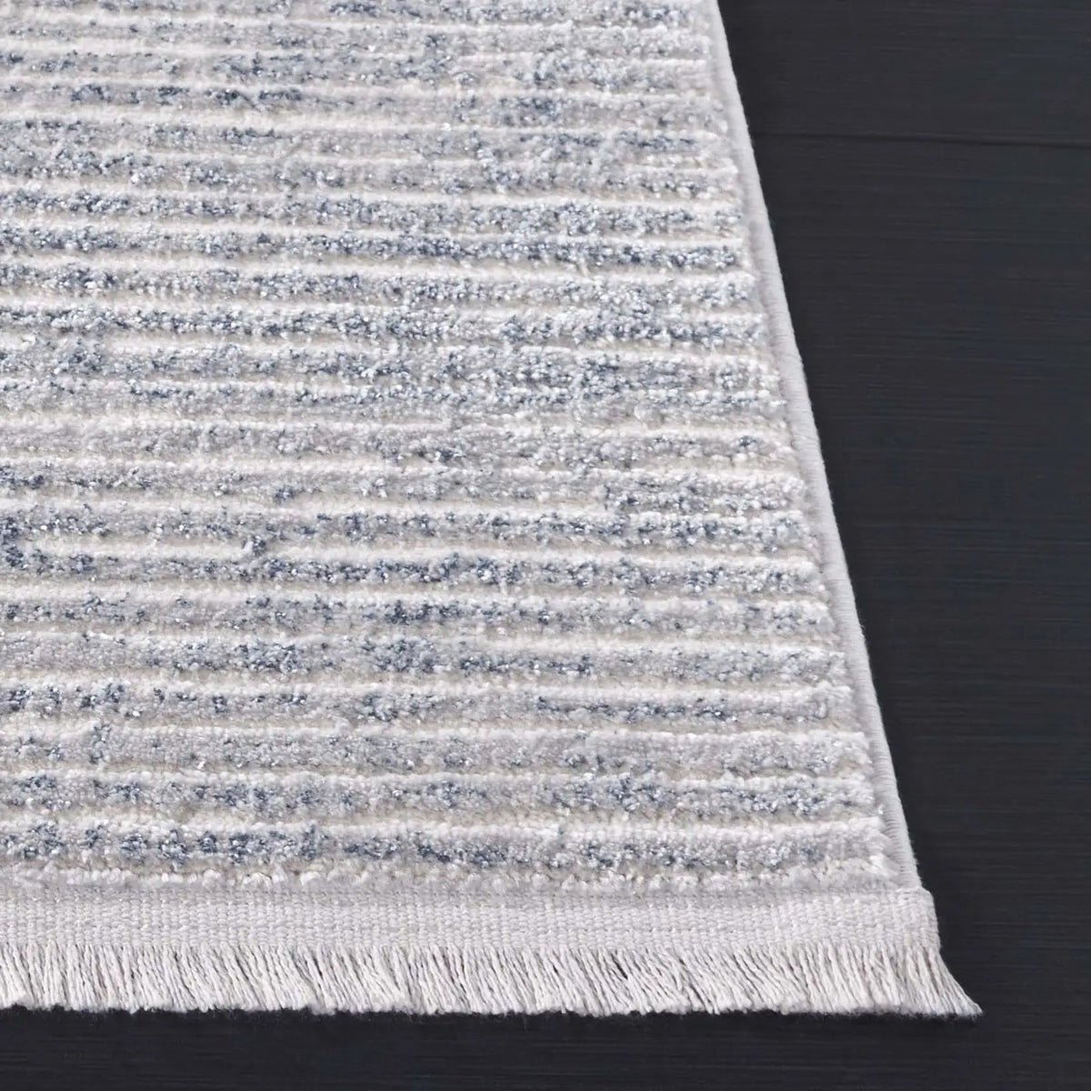 Safavieh Whisper 4'-0" x 6'-0" Rug in Blue / Grey