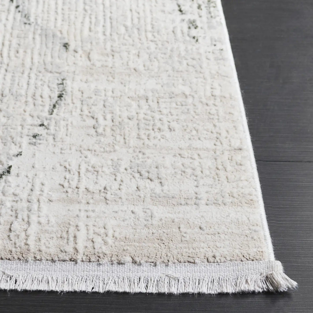 Safavieh Whisper 4'-0" x 6'-0" Rug in Green / Ivory