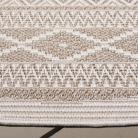 Safavieh Wicker 6'-7" x 6'-7" Rug in Ivory / Beige