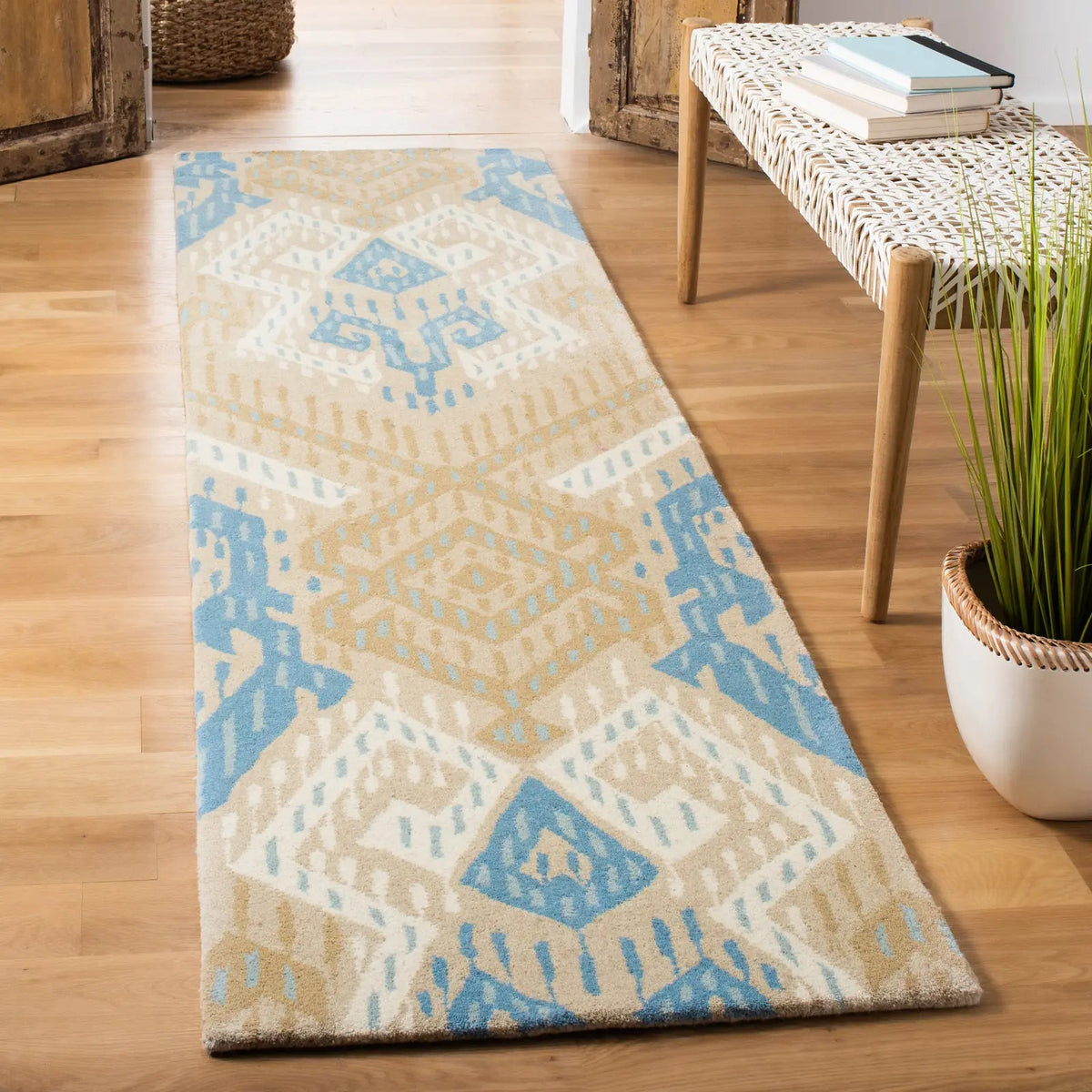 Safavieh Wyndham 2'-3" x 9'-0" Rug in Blue / Ivory