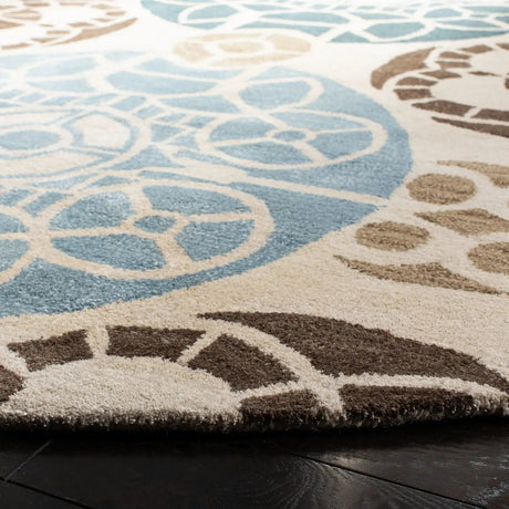 Safavieh Wyndham 7'-0" x 7'-0" Rug in Beige / Blue
