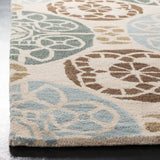 Safavieh Wyndham 4'-0" x 6'-0" Rug in Beige / Blue