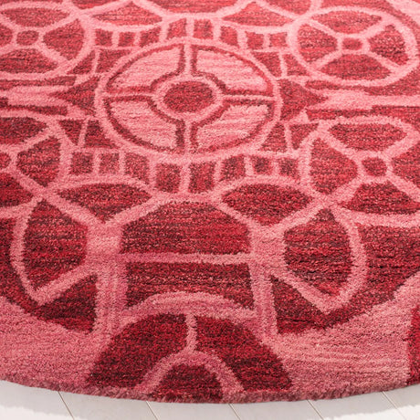 Safavieh Wyndham 7'-0" x 7'-0" Rug in Red