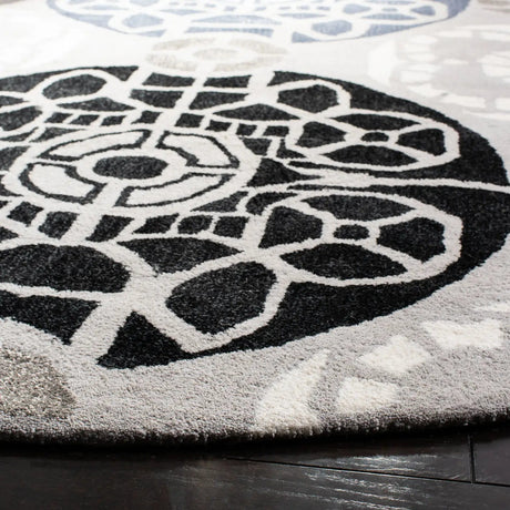 Safavieh Wyndham 7'-0" x 7'-0" Rug in Grey / Black