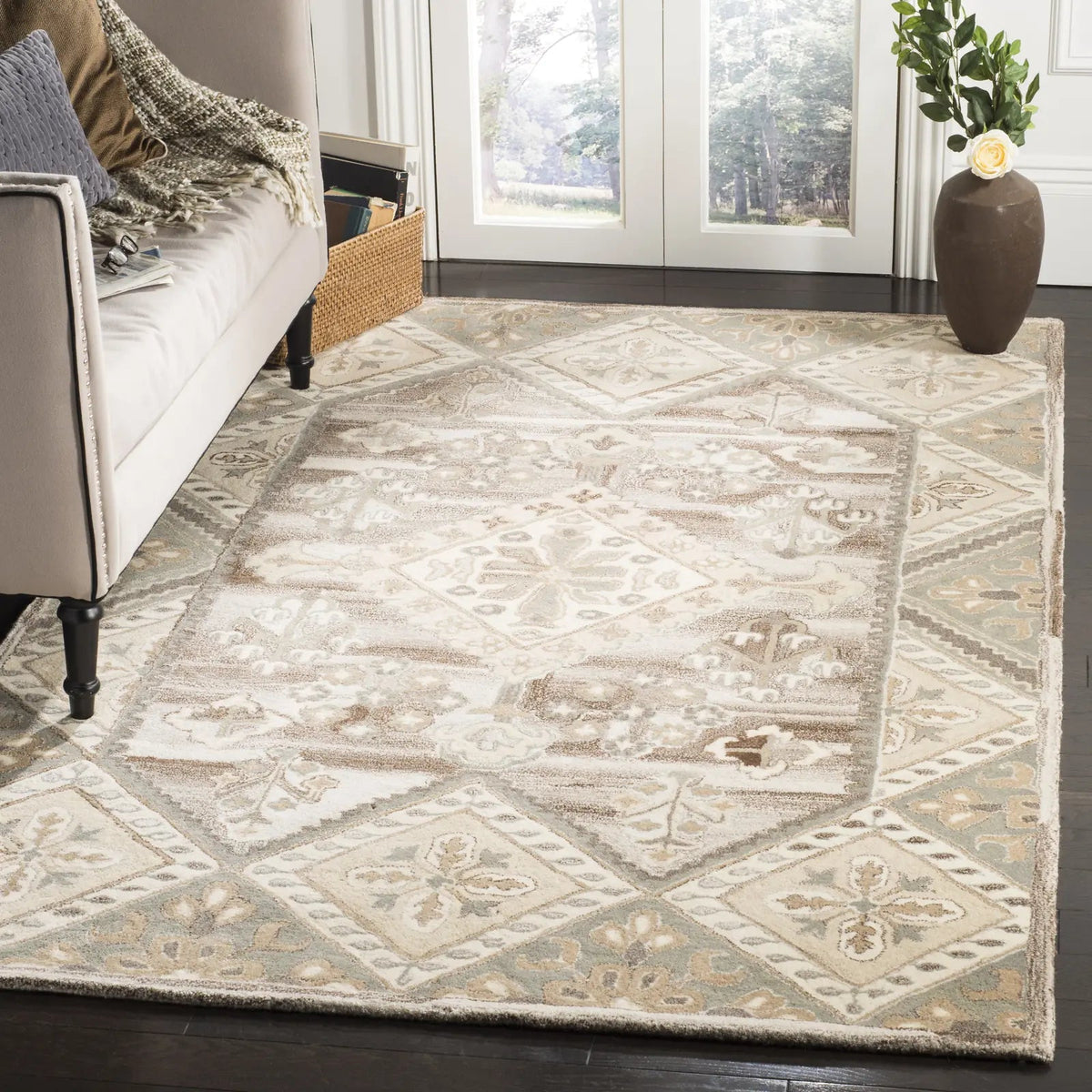 Safavieh Wyndham 5'-0" x 8'-0" Rug in Ivory / Grey