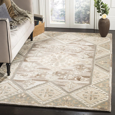Safavieh Wyndham 5'-0" x 8'-0" Rug in Ivory / Grey