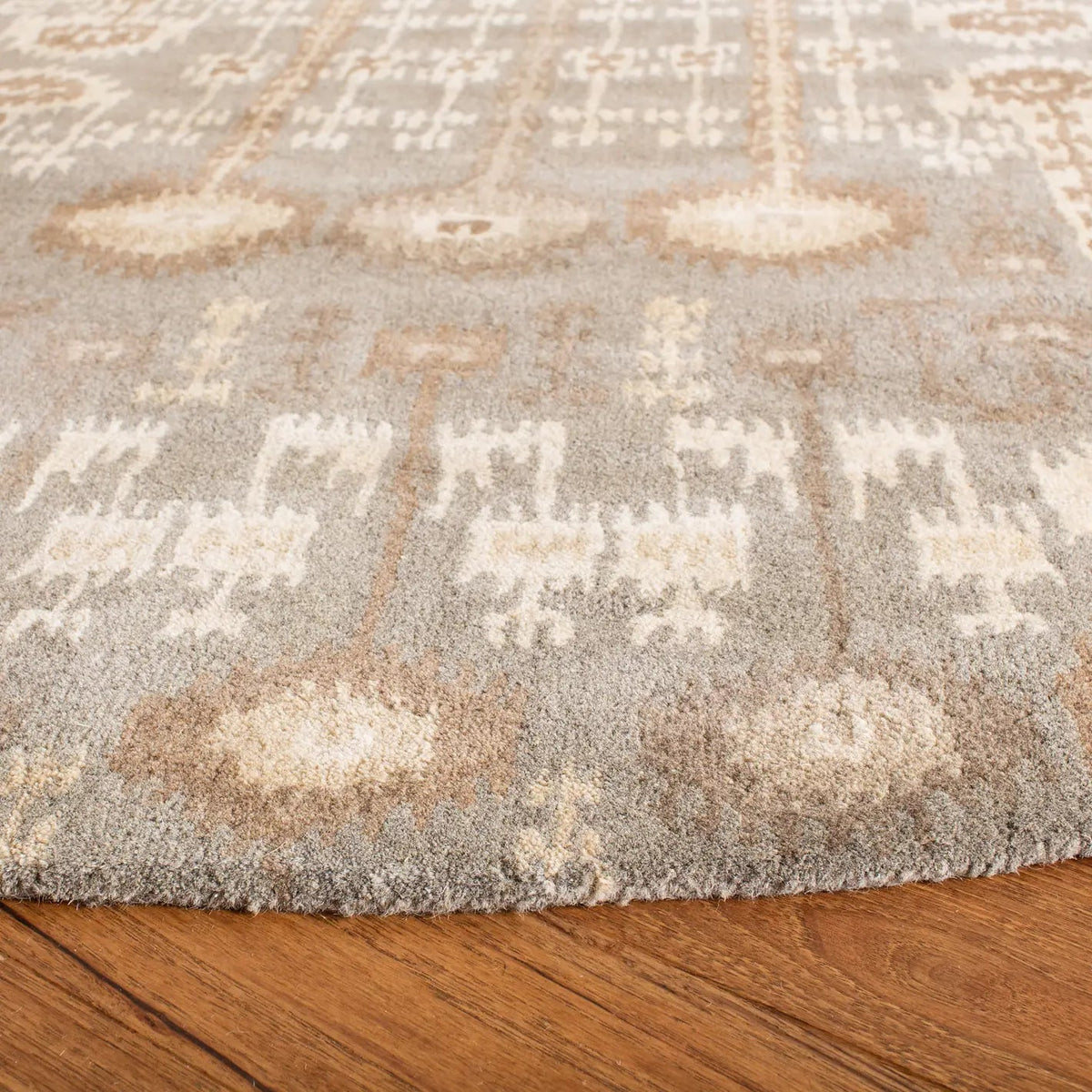 Safavieh Wyndham 7'-0" x 7'-0" Rug in Natural / Multi